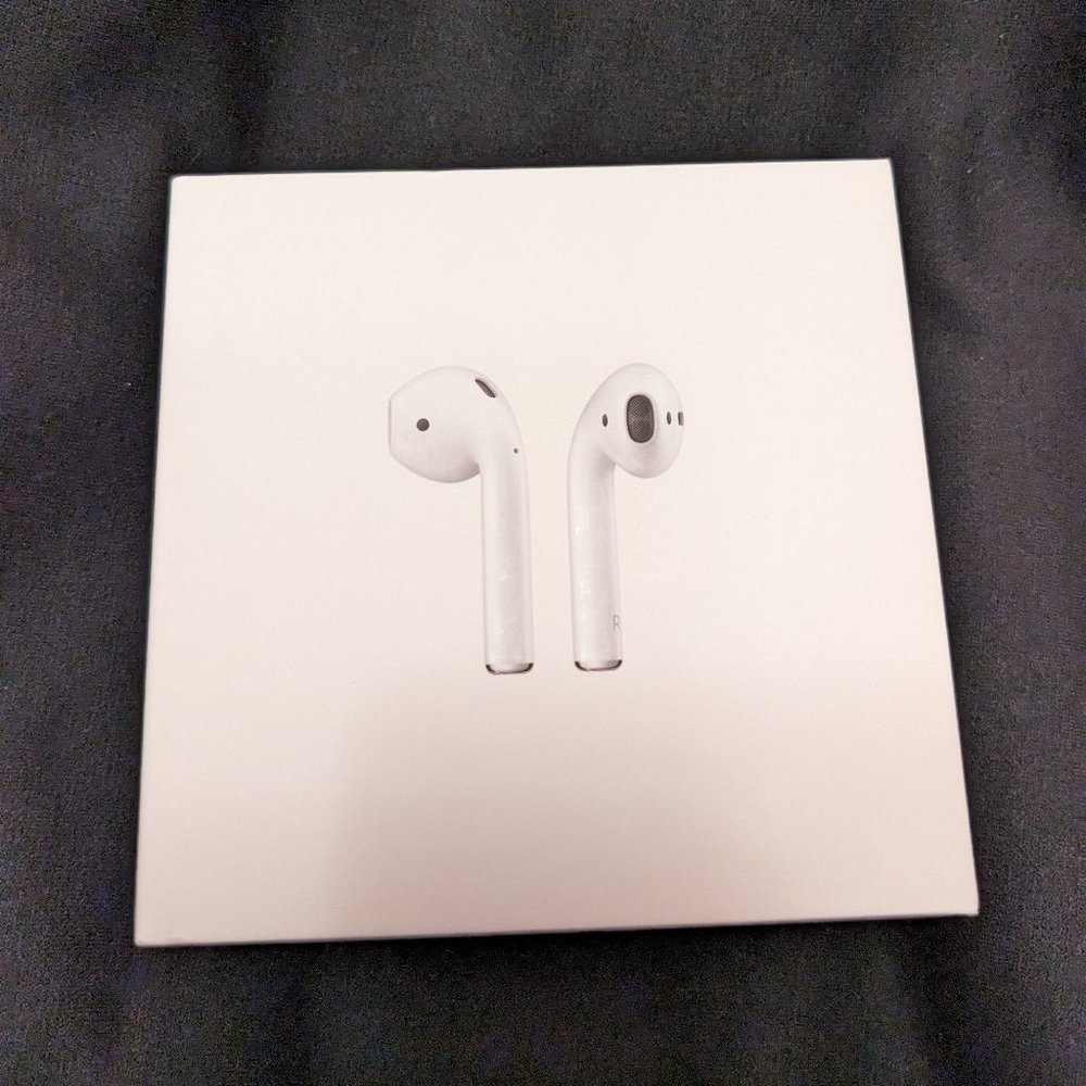 NWT NEW Apple Airpods 2nd Generation